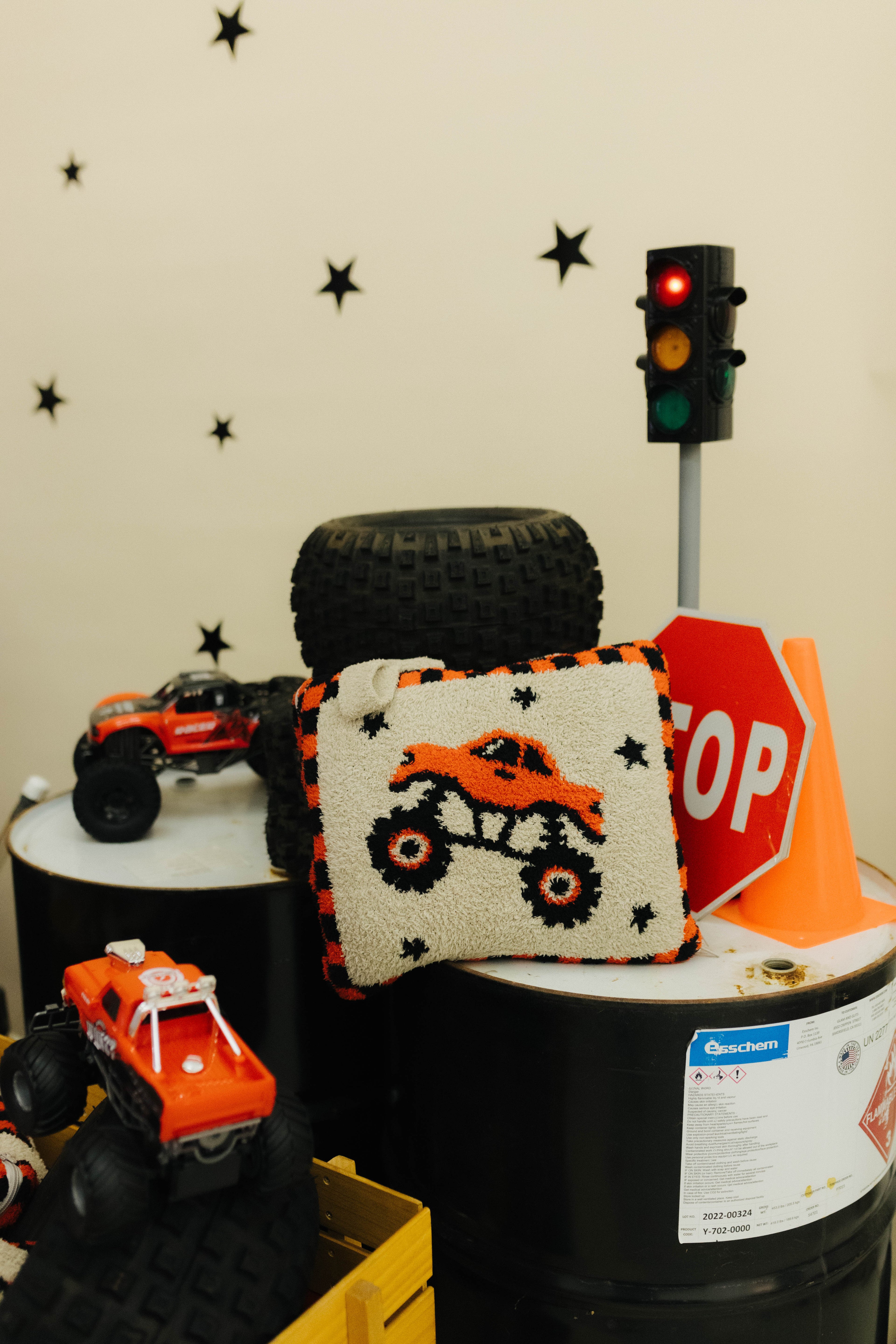 Set design picture with the monster truck quillow