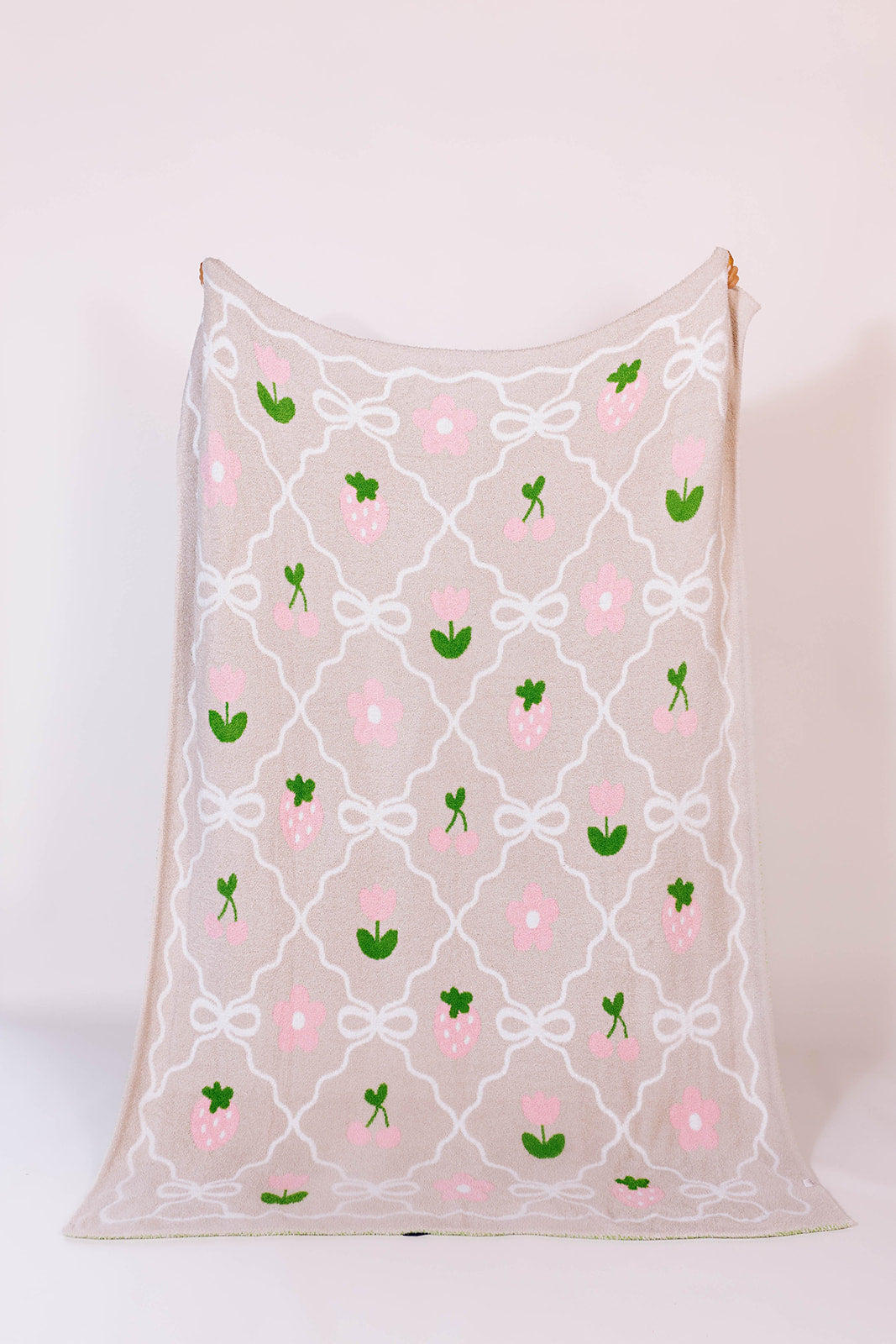 60*80 blanket with floral and bow pattern on a white background
