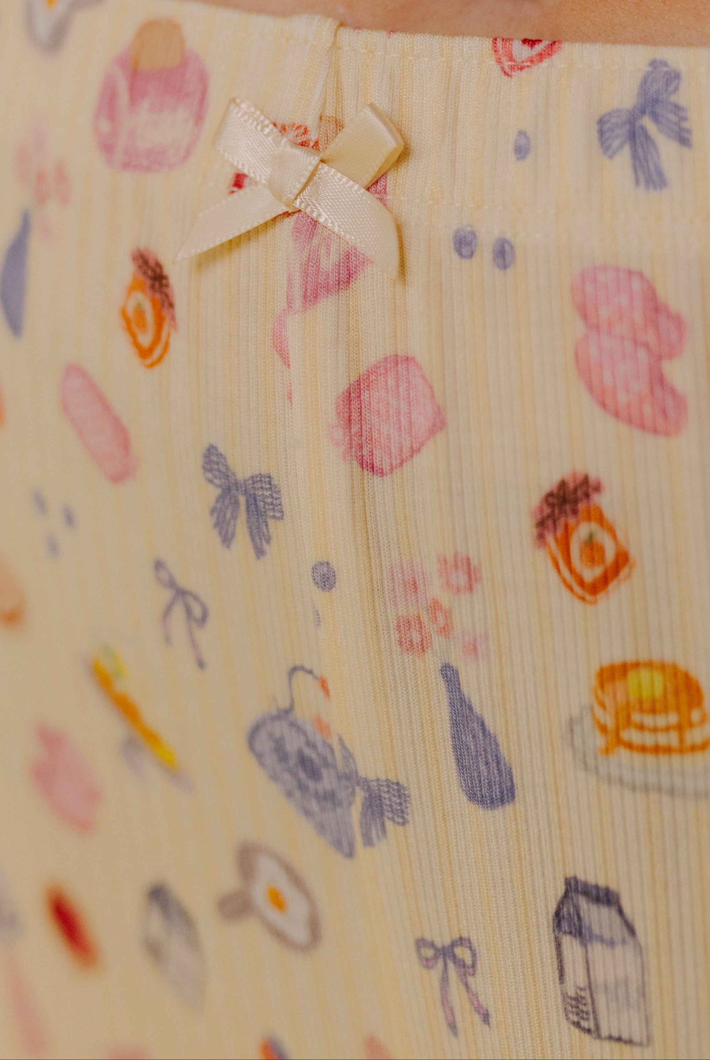 showing the yellow bow detail