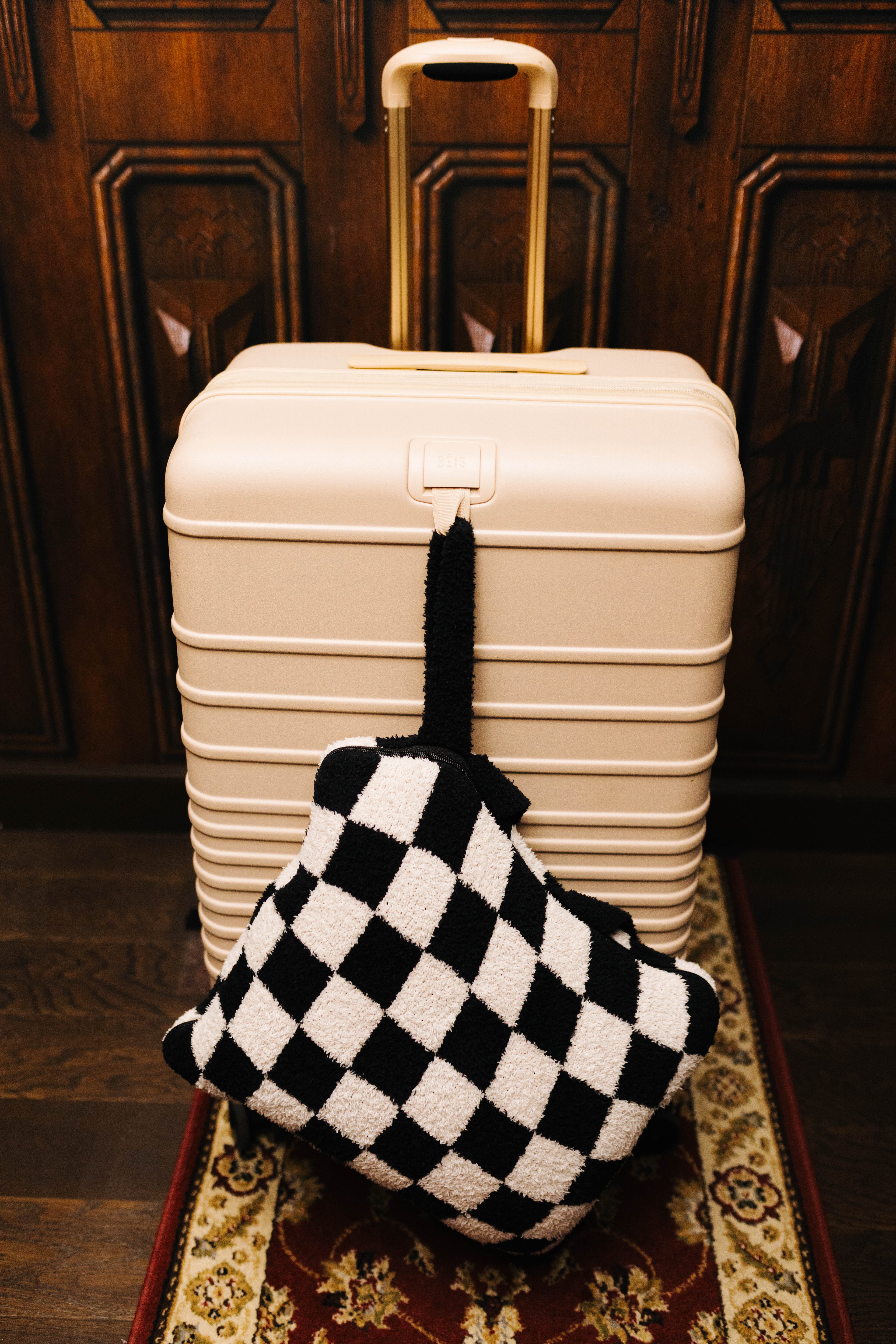 Sand & Black Check Quillow 50x60 styled in the Halloween campaign setting