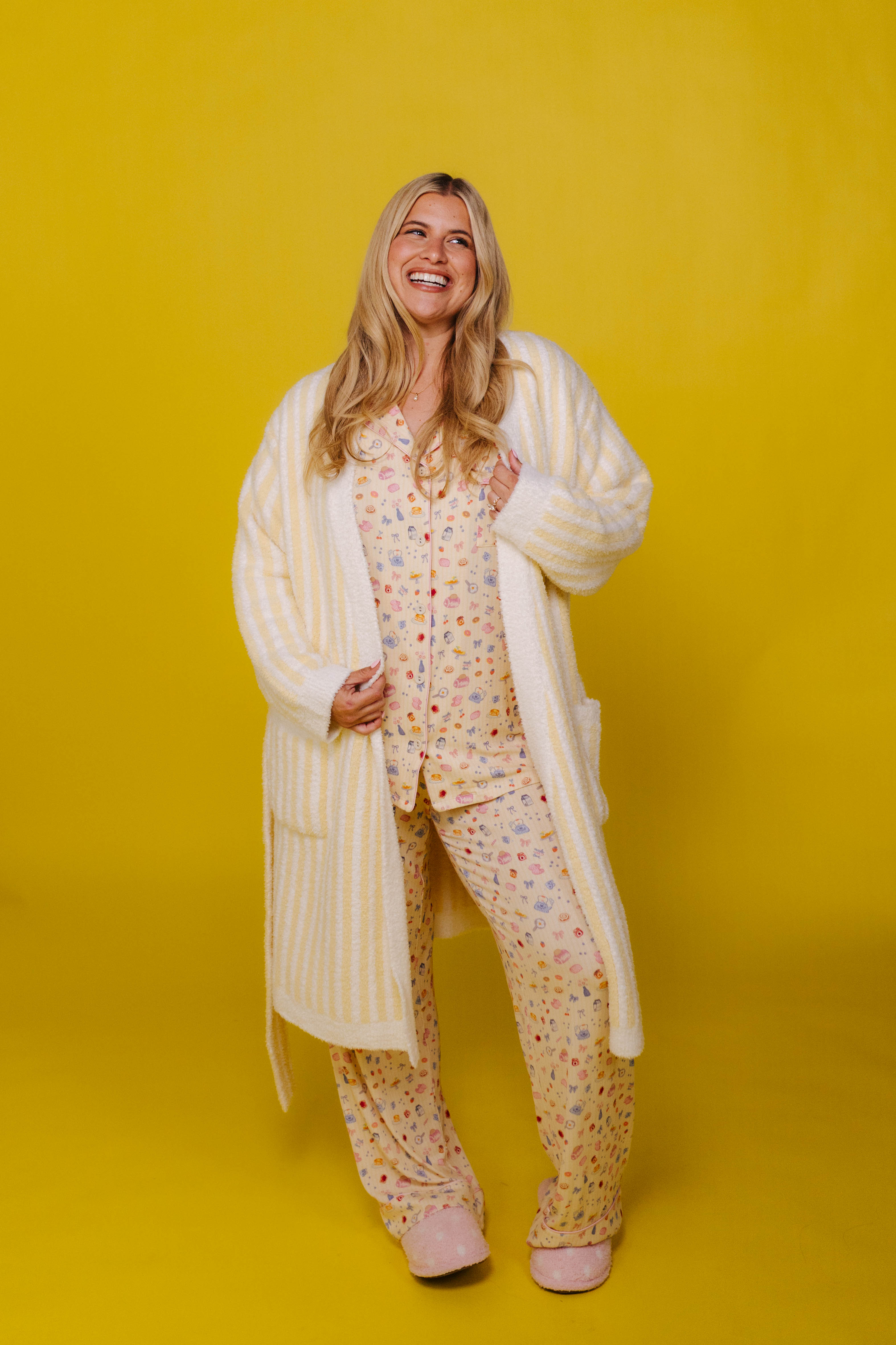 Ens in the yellow striped robe