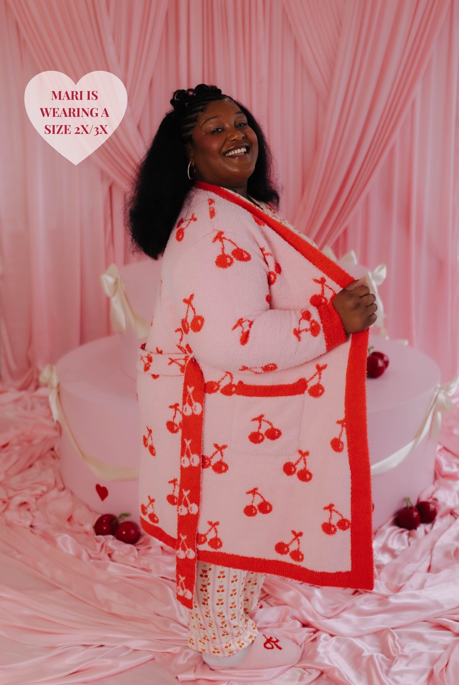 Mari showing off the side and print of the robe in the 2x/3x