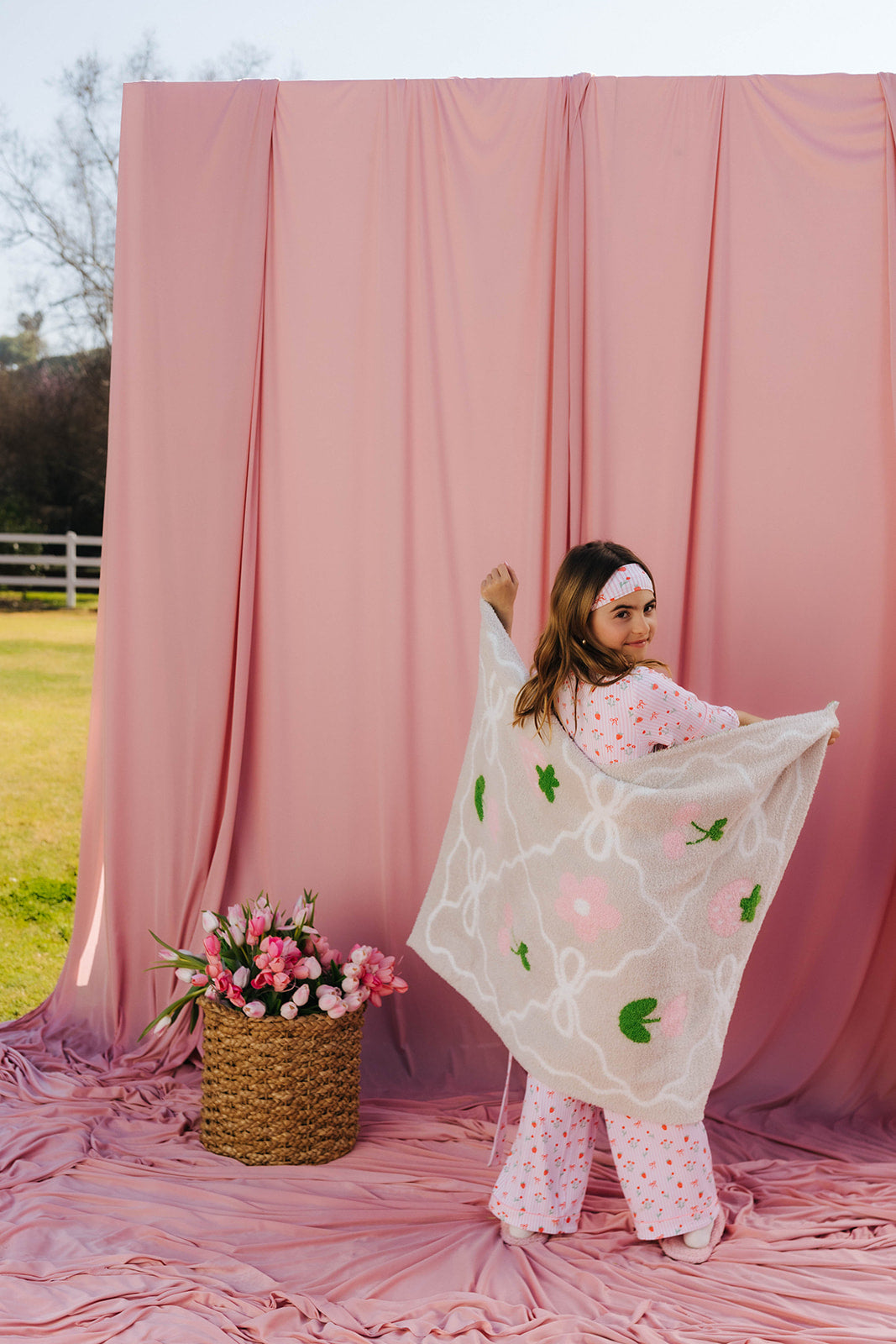 kolly posing with the blanket on her back
