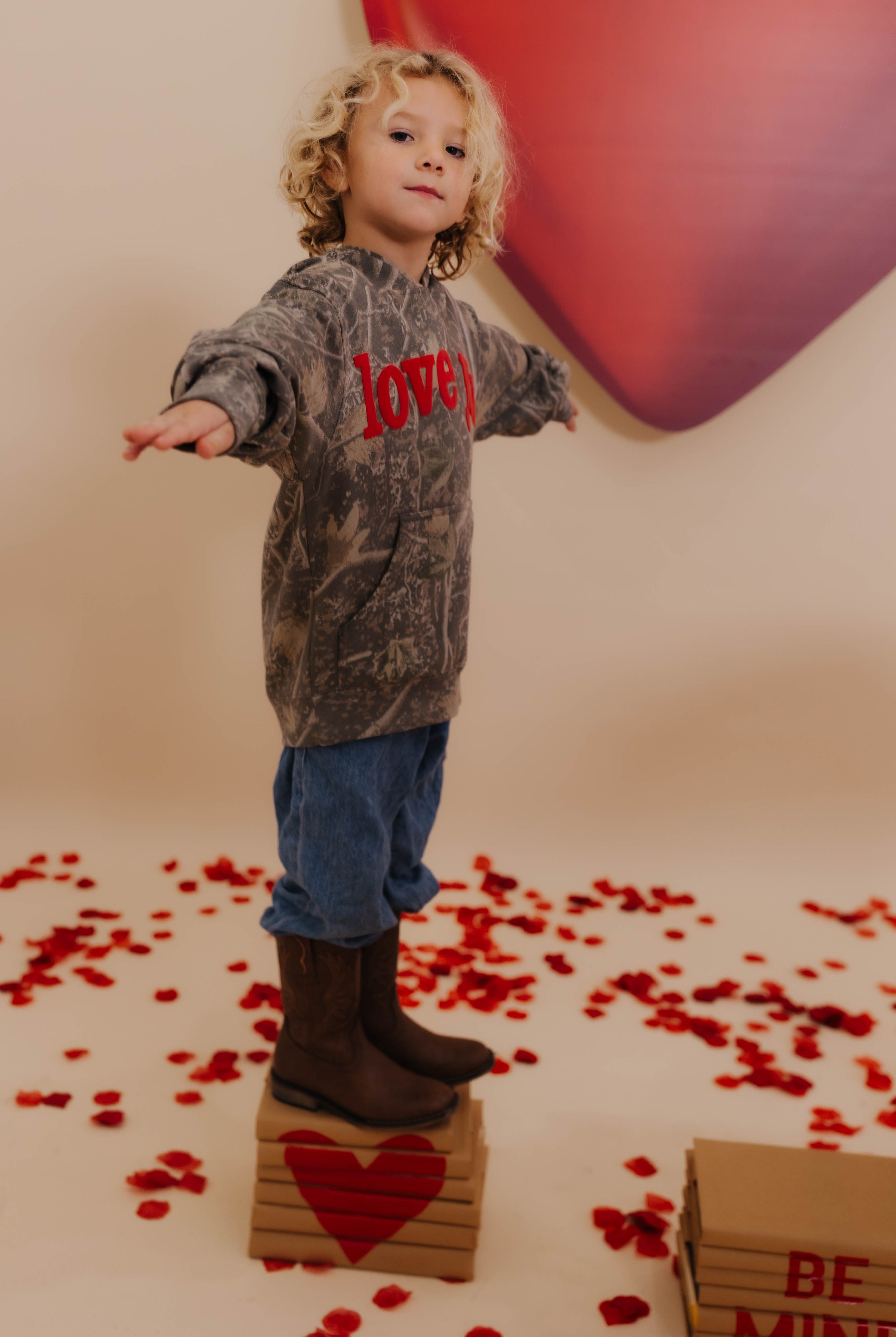 Kamp balancing on a book