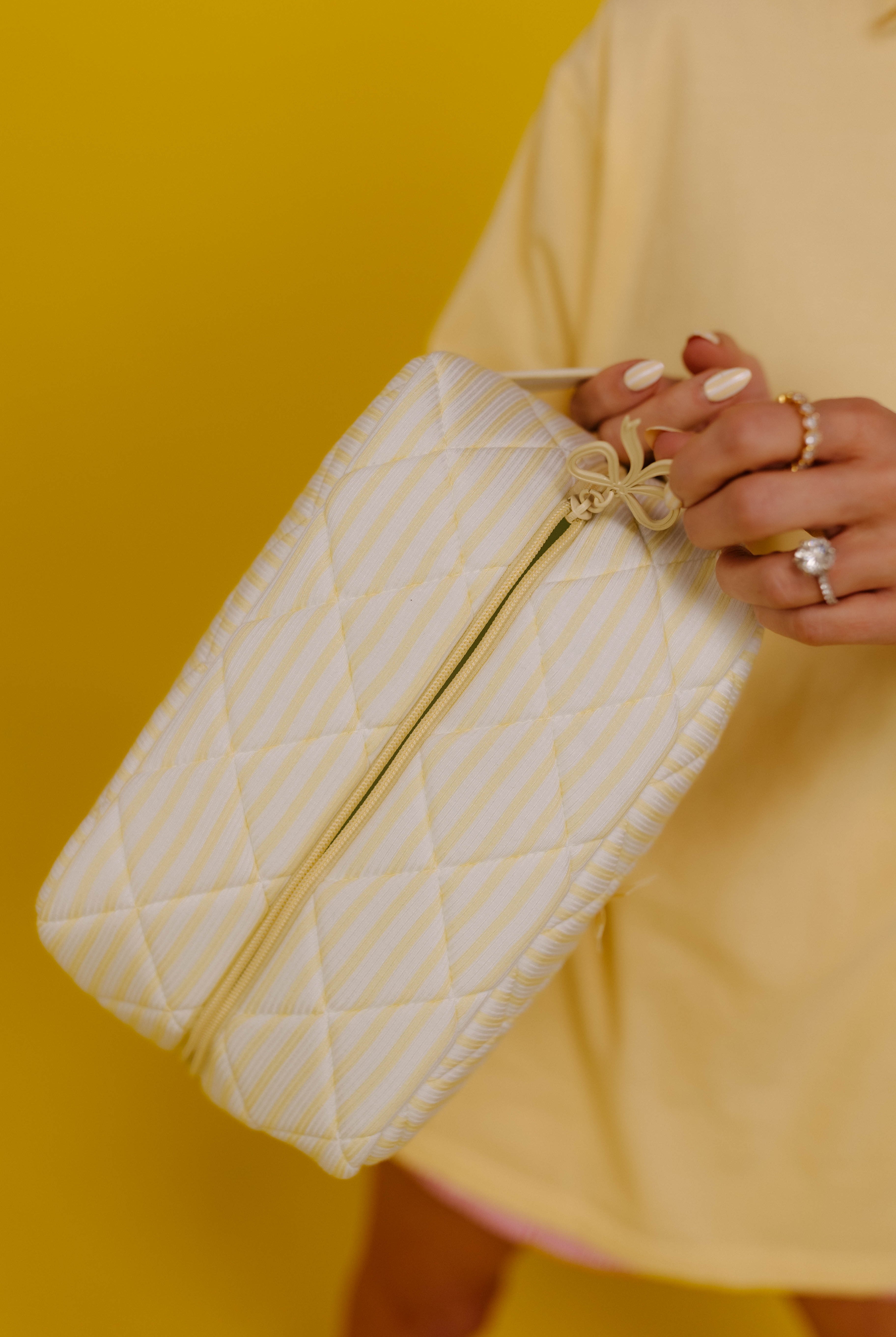 showing the yellow zipper and bow zipper detailing