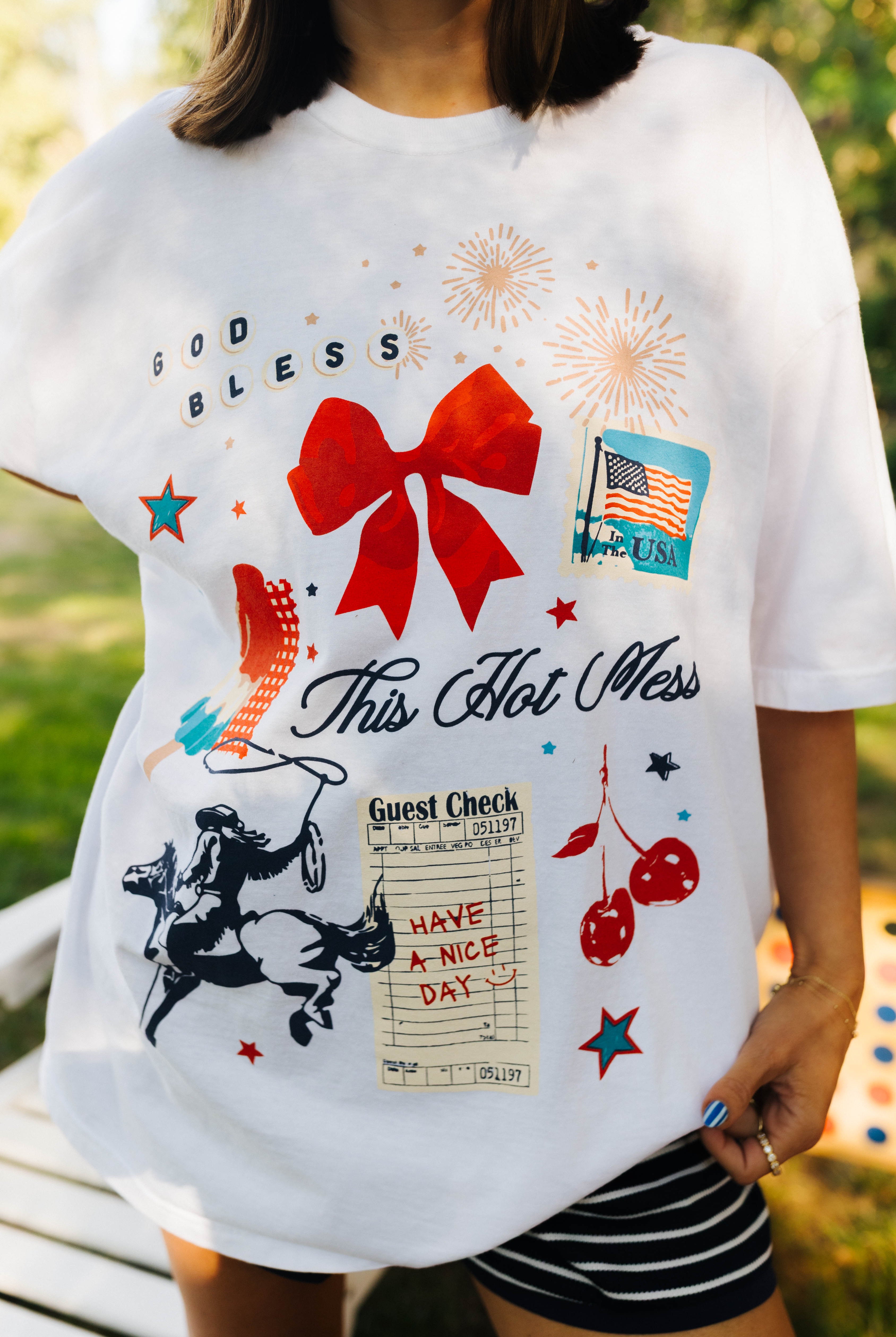 close up of the tee details