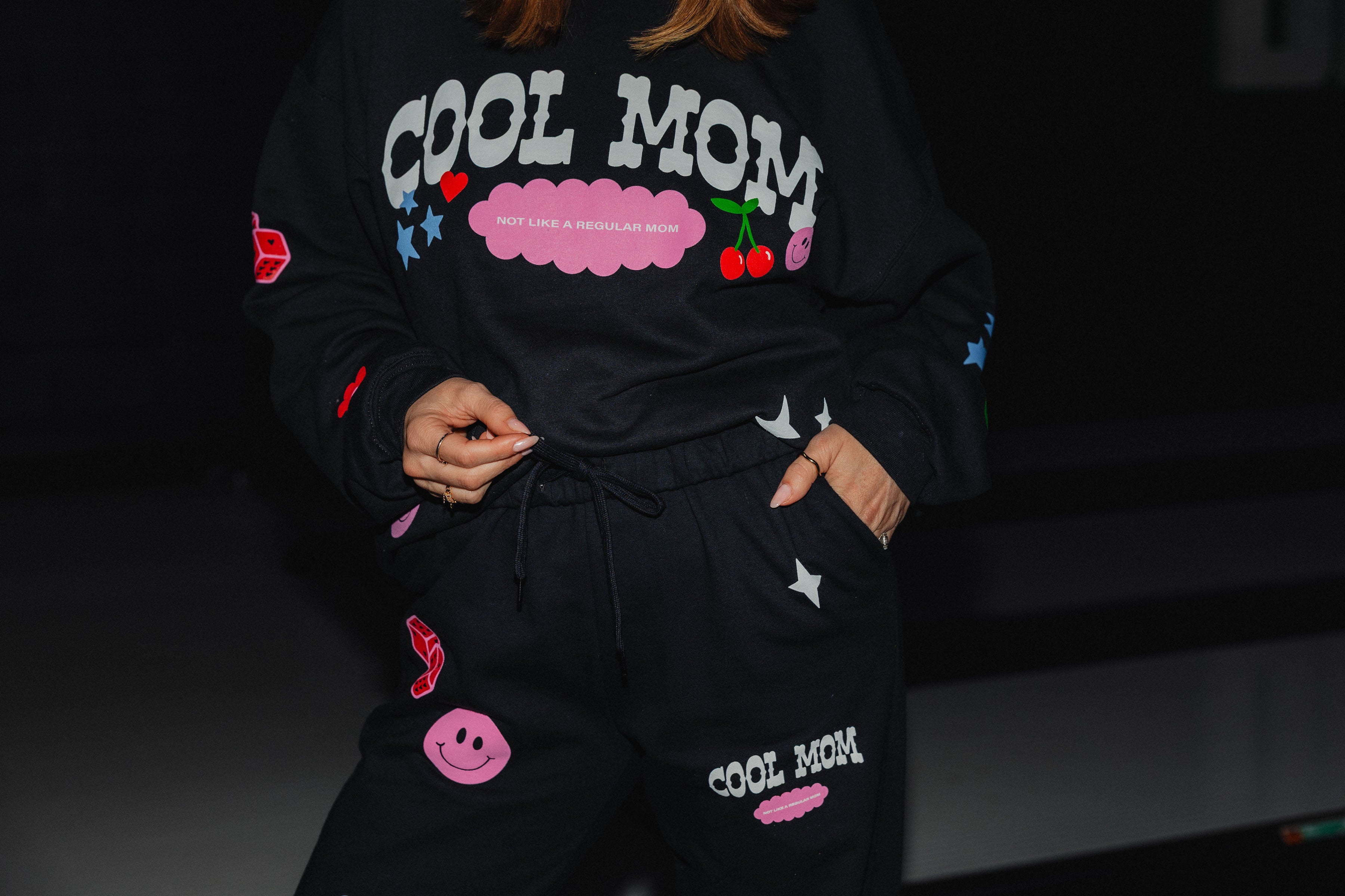 a look at the matching sweatpants showing the string and pickets