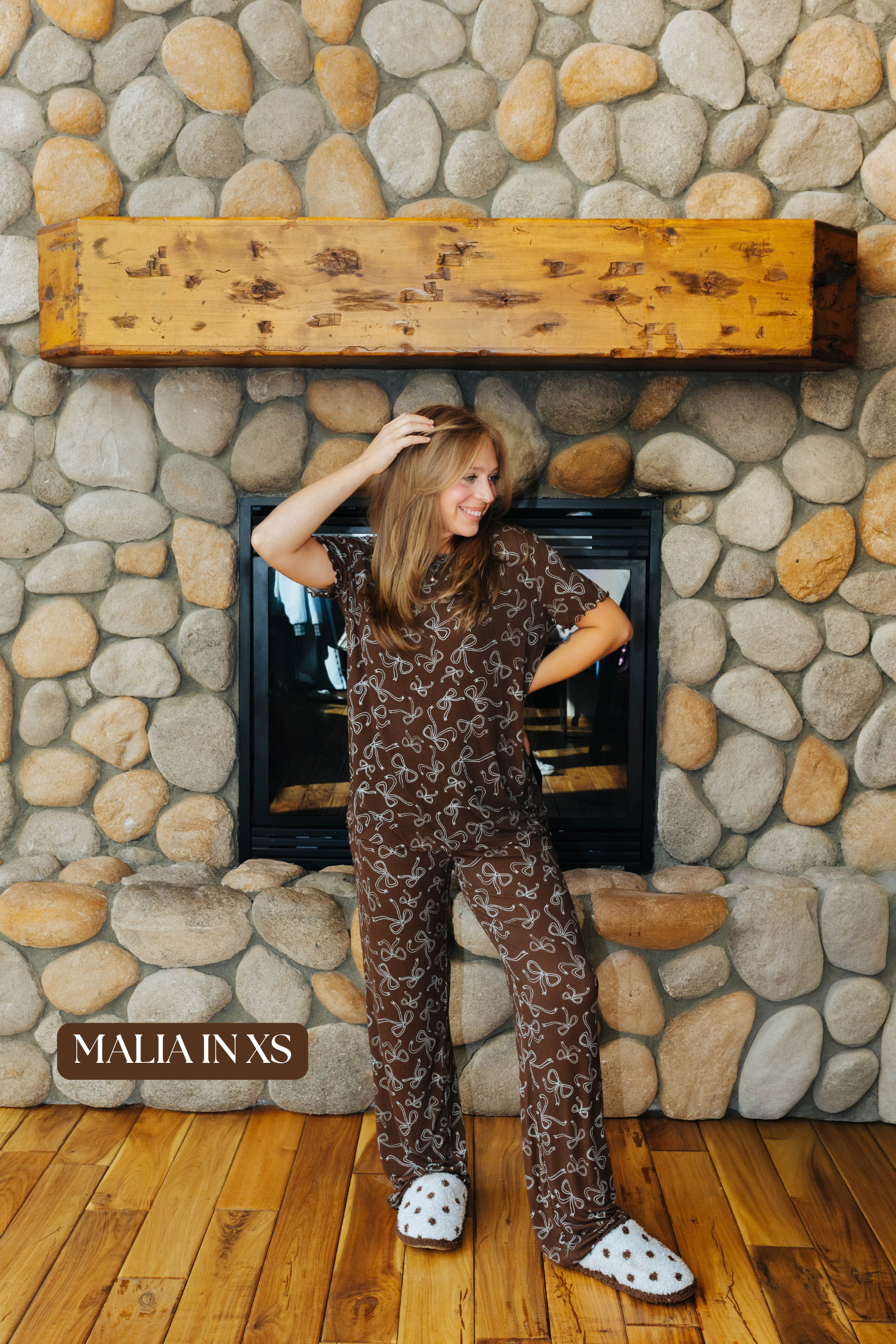 Sizing photo: Malia in XS wearing brown bow print pajama set.