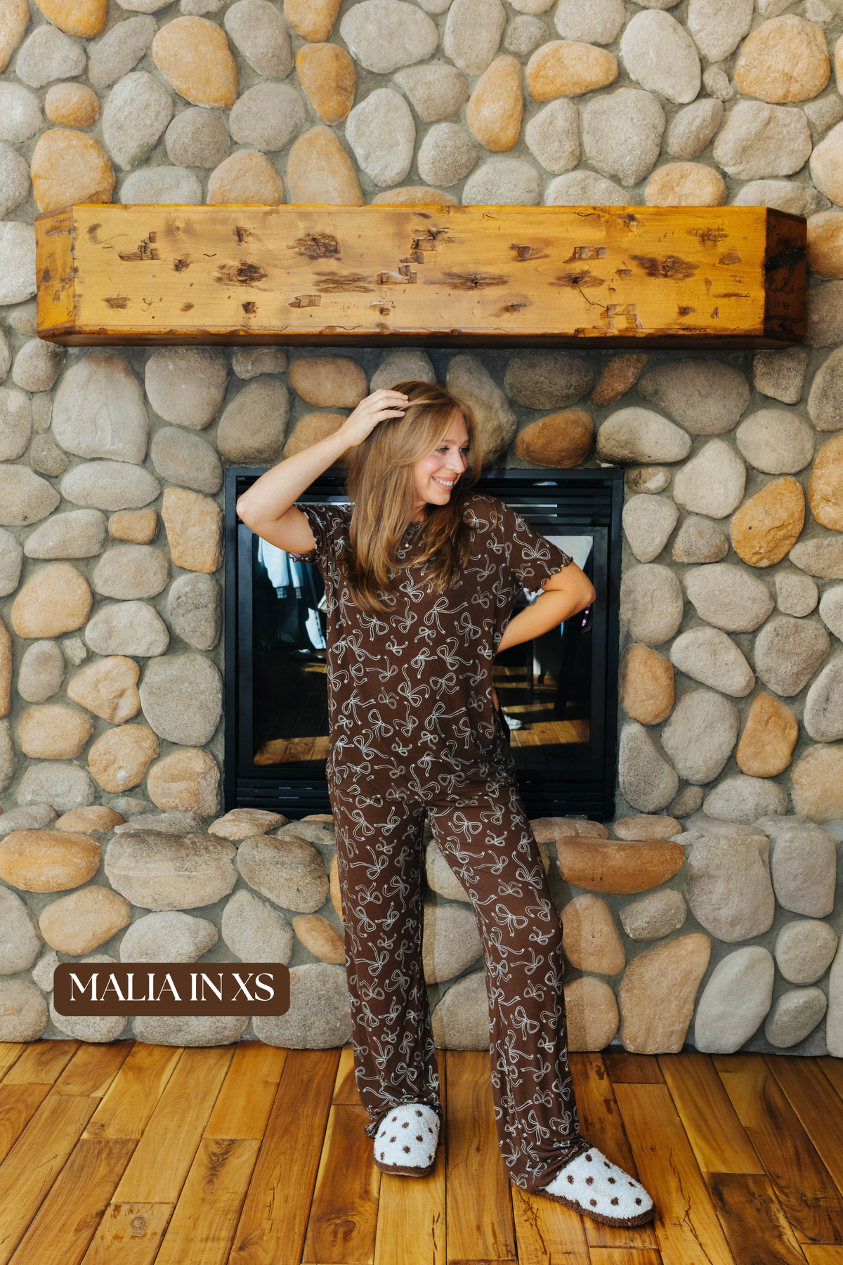 Sizing photo: Malia in XS wearing brown bow print pajama set.