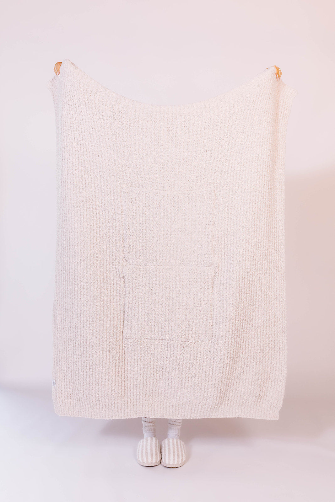 holding up the back side of the quillow