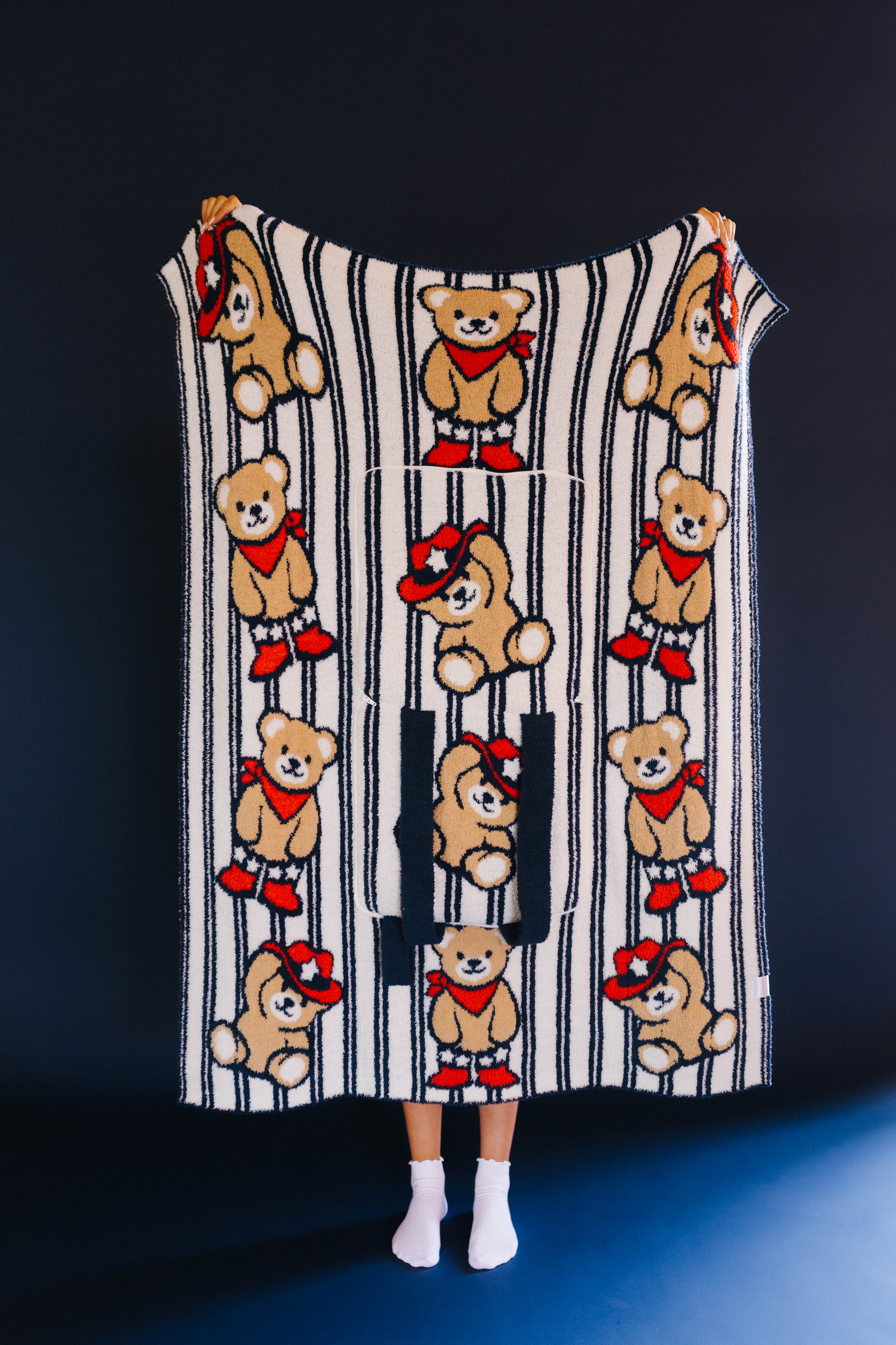 full front of the teddy quillow showing all of the bears