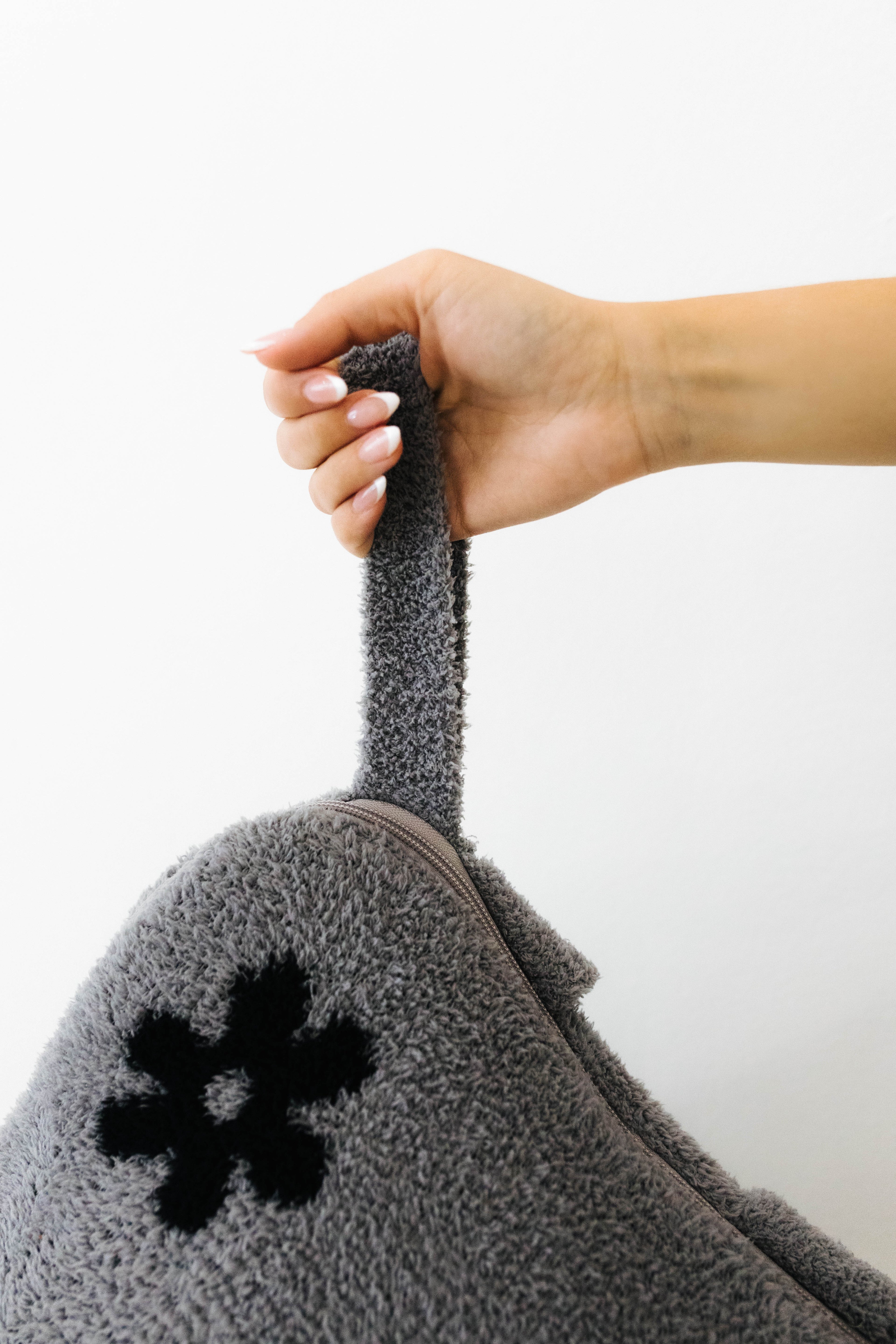 holding wristlet of the skelly backpack/wristlet quillow