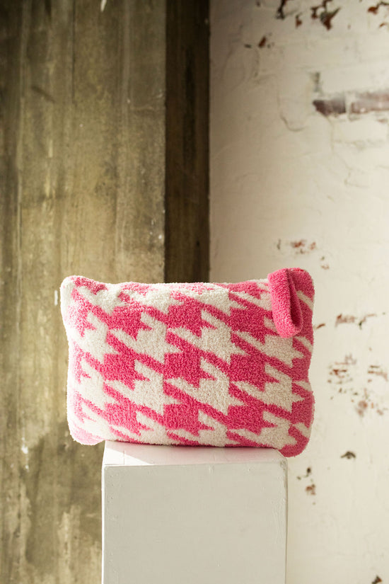 Pink Houndstooth Quillow