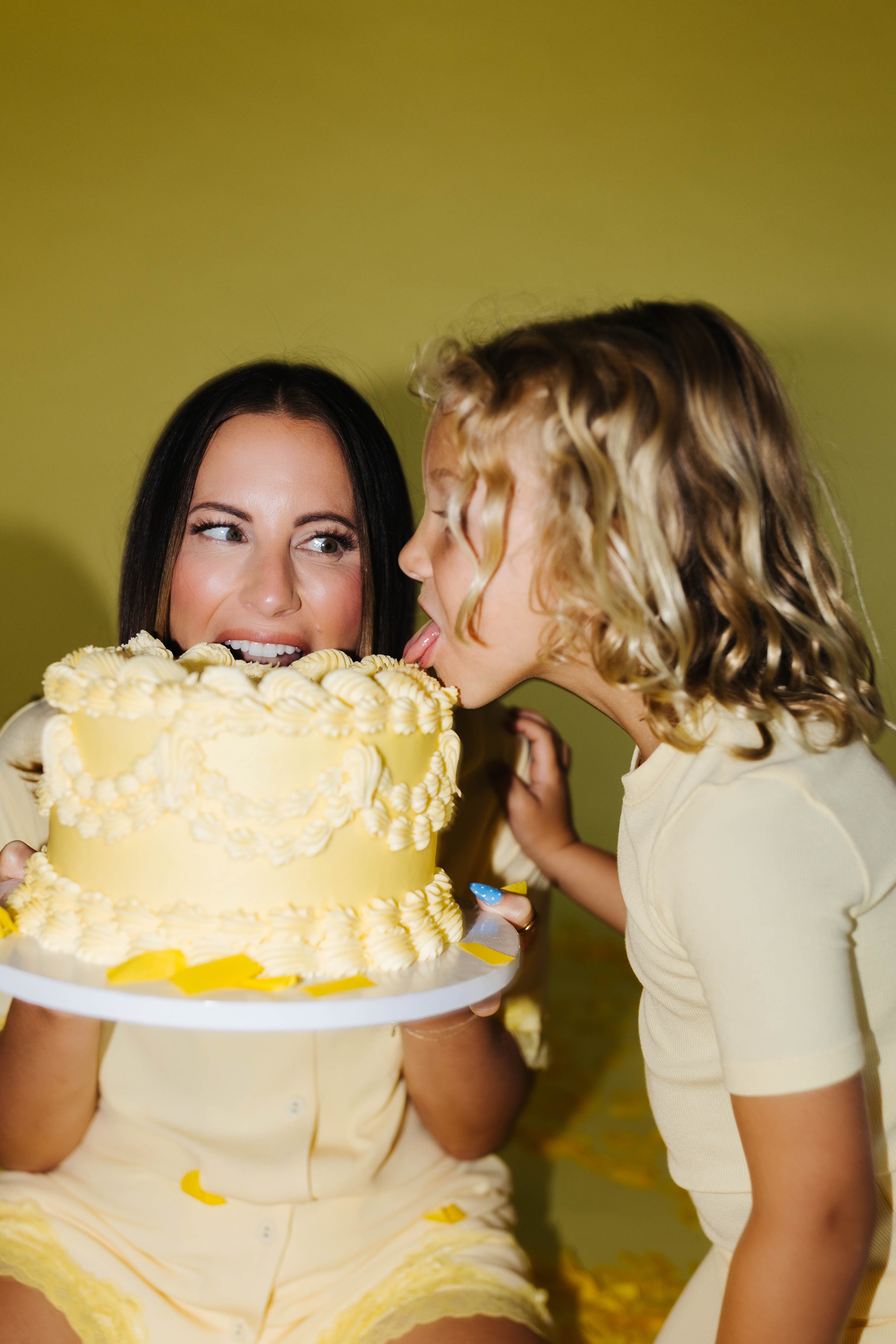 kamp licking the cake

