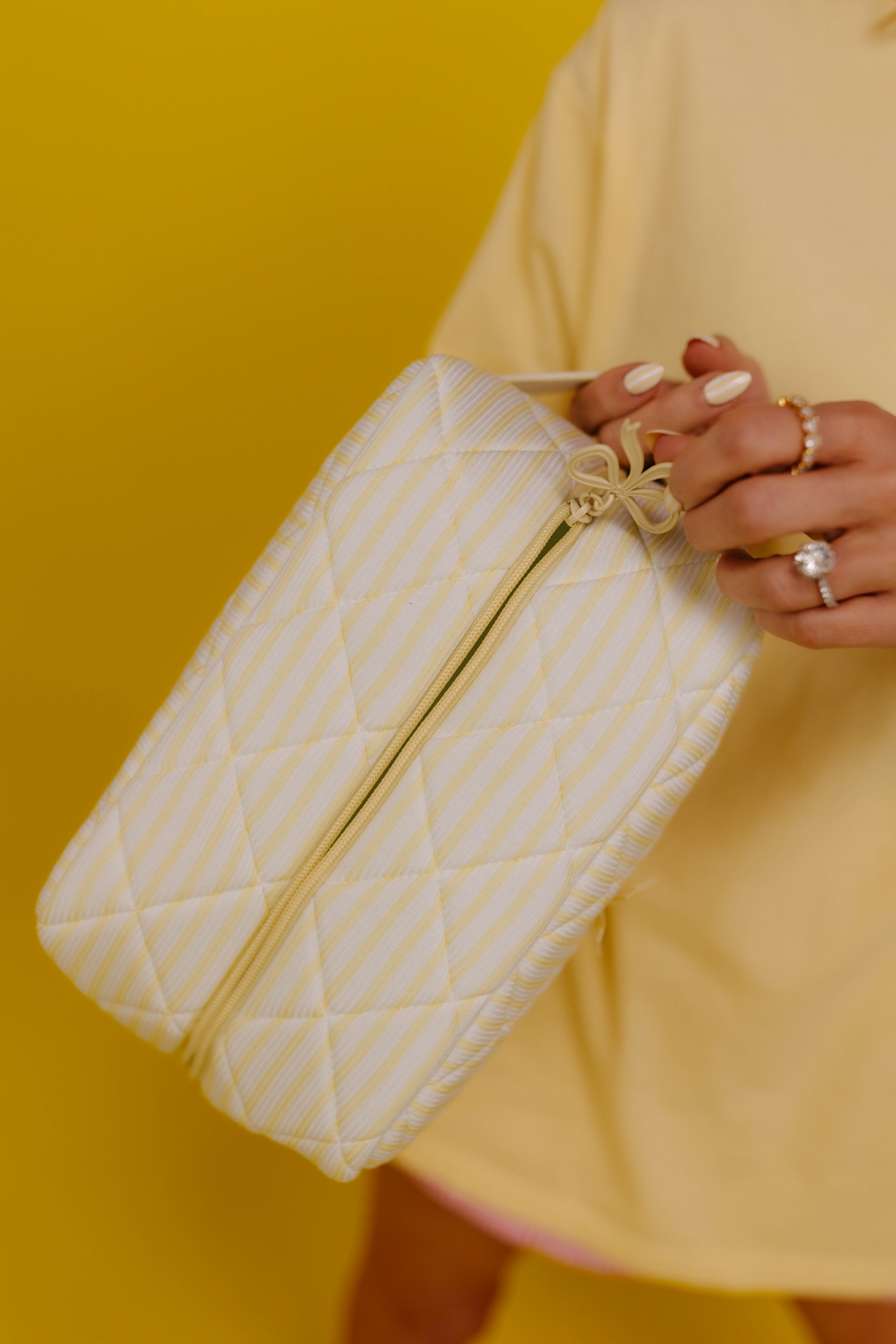 showing the yellow zipper and bow zipper detailing