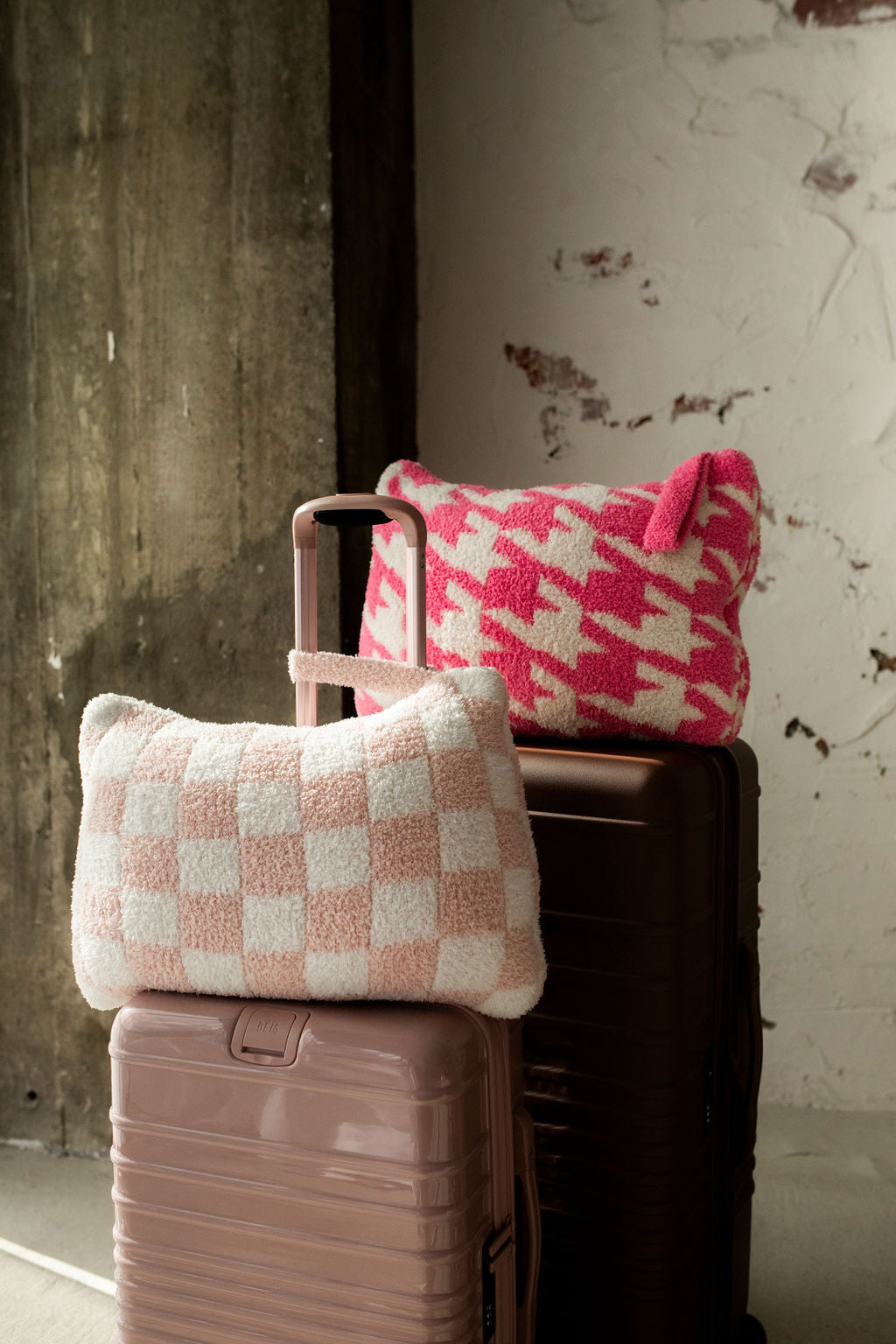 Pink Houndstooth Quillow